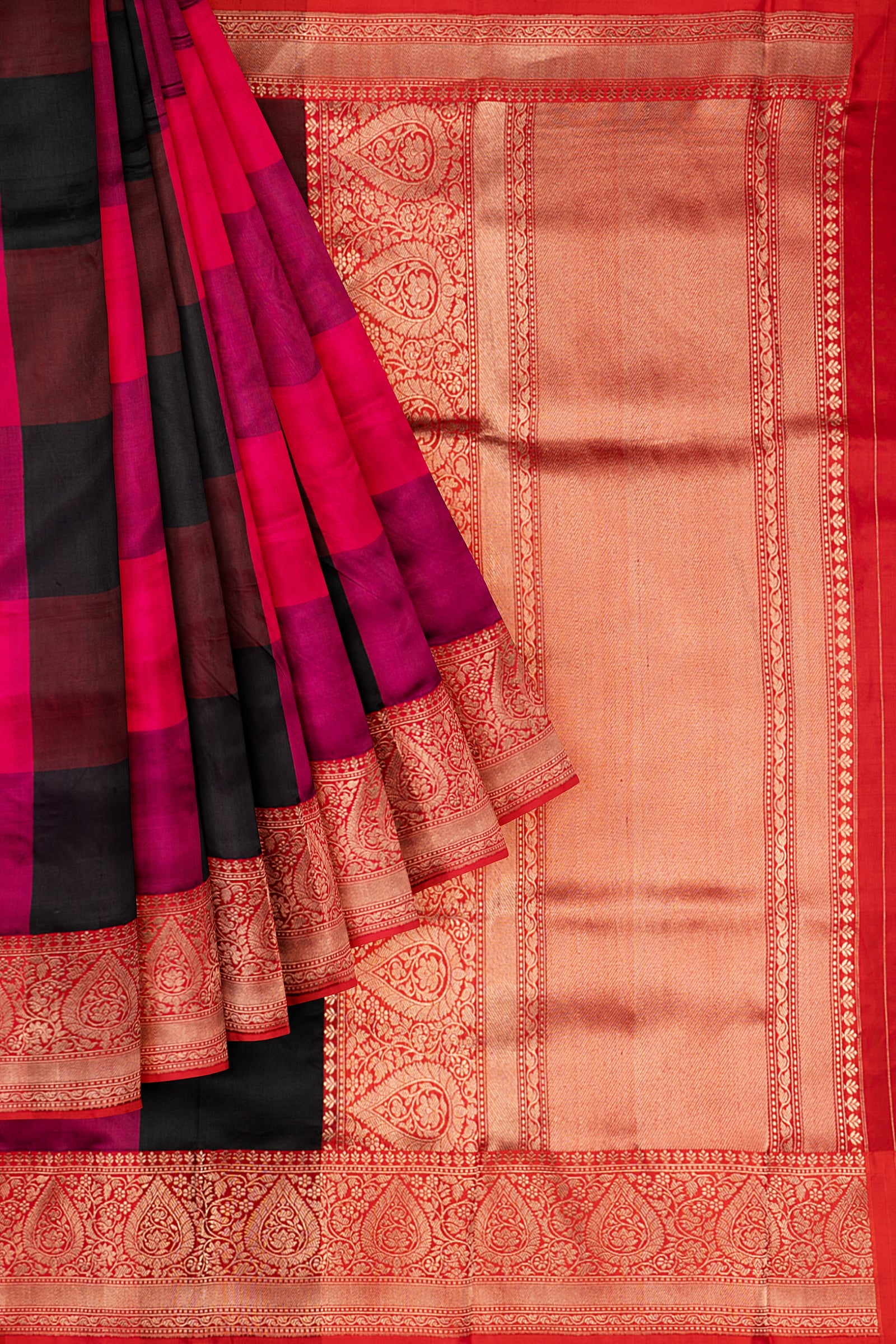Red And Black Woven Banaras Saree DS0002